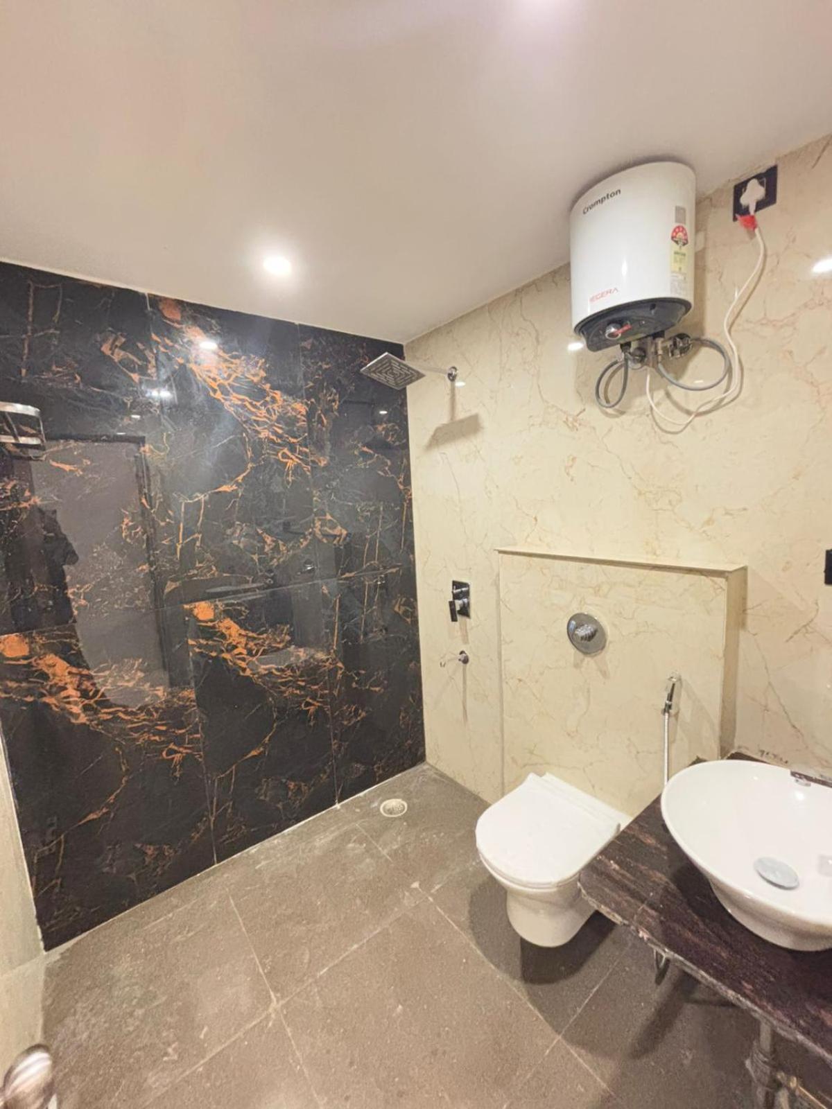 Hotel Omkar Palace Ayodhya Exteriér fotografie