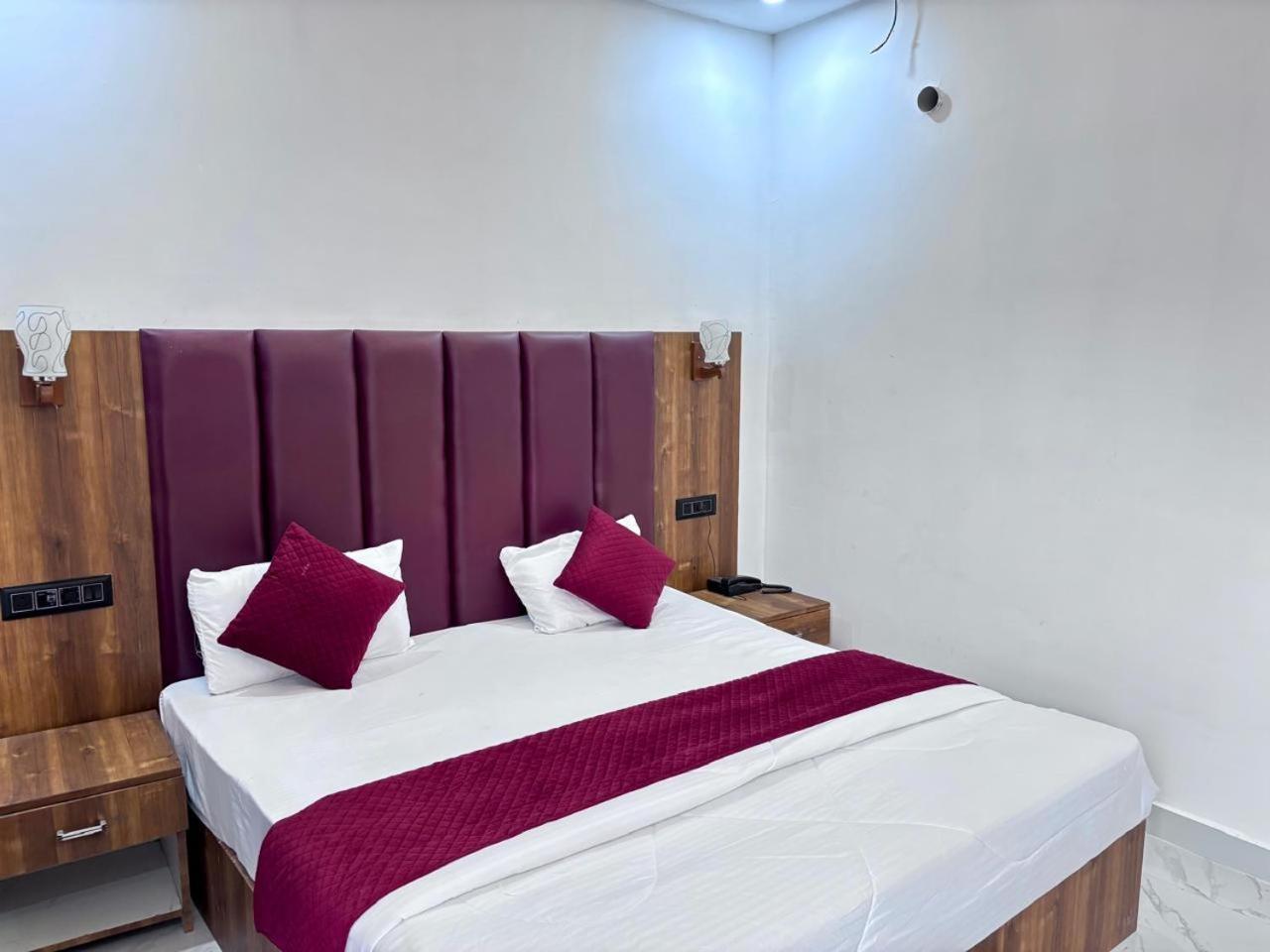 Hotel Omkar Palace Ayodhya Exteriér fotografie