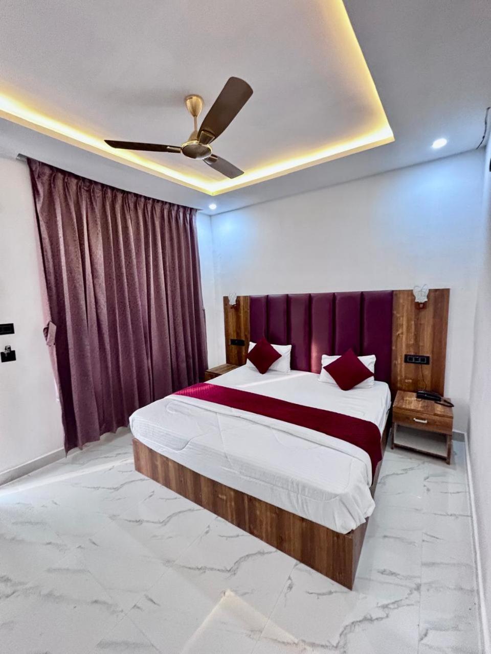 Hotel Omkar Palace Ayodhya Exteriér fotografie