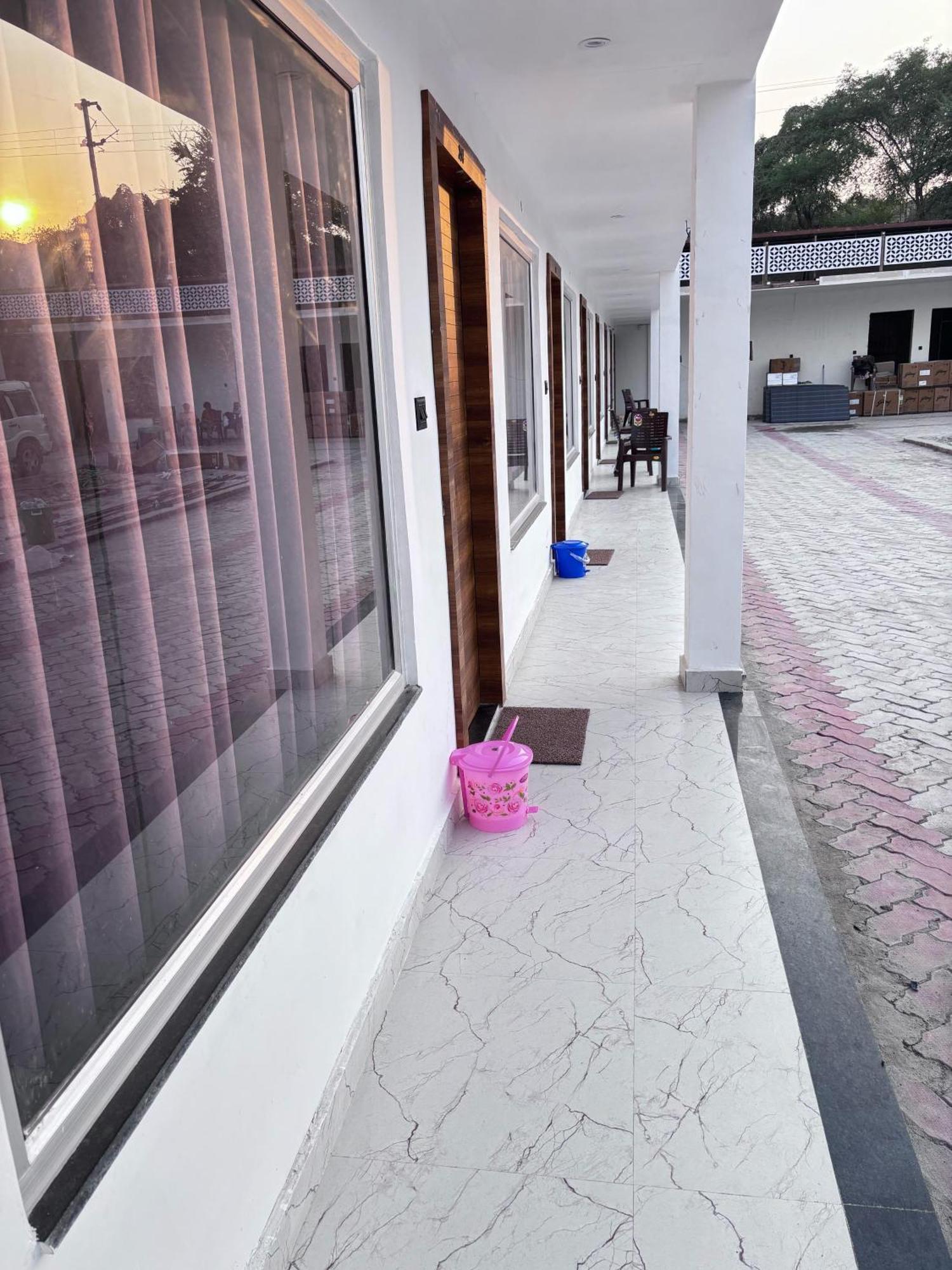 Hotel Omkar Palace Ayodhya Exteriér fotografie